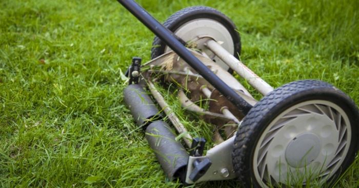 the-pros-and-cons-of-manual-lawn-mowers